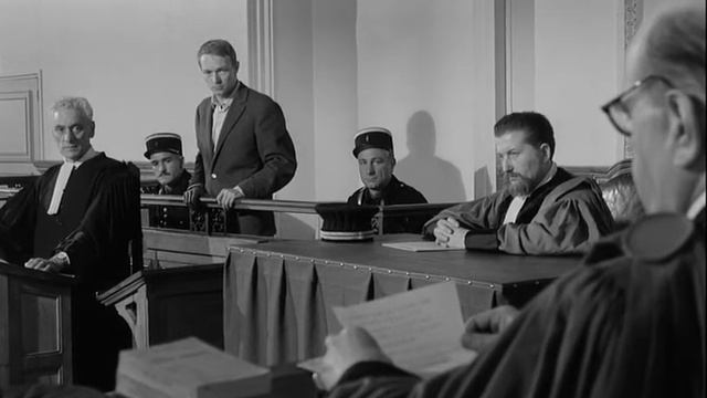 Господа, суд идет. Жан-Поль Бельмондо в зале суда смотреть онлайн