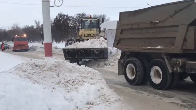 Снег убирают у 6 школы 9 января 2018 смотреть онлайн