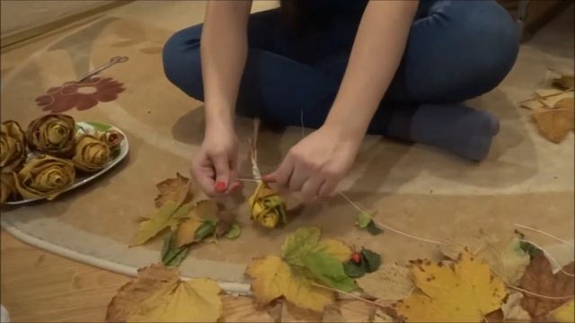 Bouquet of roses from fallen leaves by own hands (Букет роз из опавших листьев своими руками) смотреть онлайн
