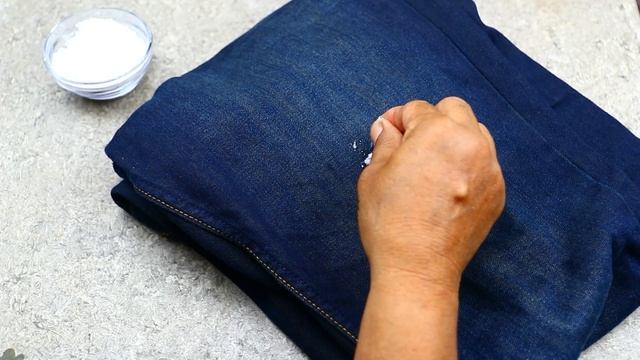 How to Remove Dried Pen or Ball Pen Ink Stains From Denim Jeans Using Toothpaste смотреть онлайн