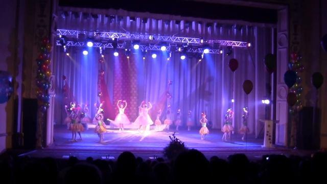 "Вальс цветов" исп. Ансамбль "Белые лебеди смотреть онлайн