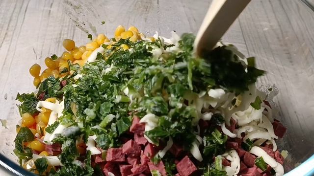 Картофельная запеканка с овощами и колбасой / Простой рецепт ужина смотреть онлайн