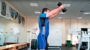 Махи перед собой одной гантелей: техника выполнения