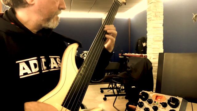 Testing the new Markbass Vintage preamp смотреть онлайн