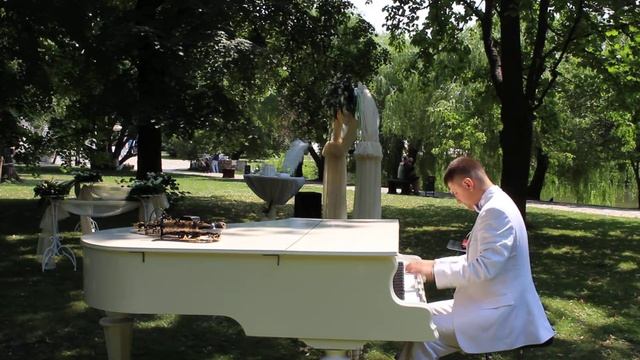 Белый рояль на выездной церемонии бракосочетания смотреть онлайн