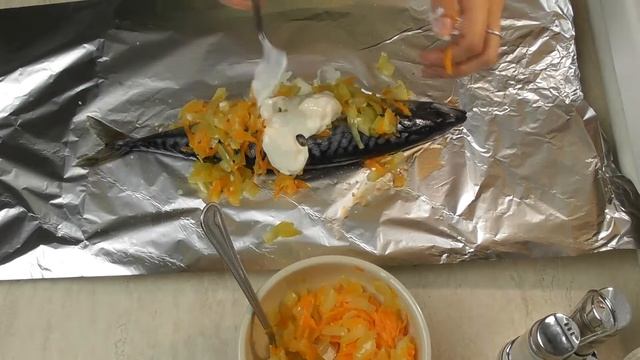 Скумбрия в духовке с пассировкой и сметаной от Helena cook смотреть онлайн