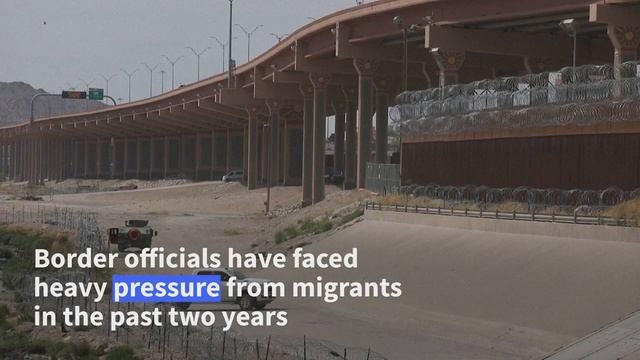 Migrants react to US sending troops to Mexico border | AFP смотреть онлайн