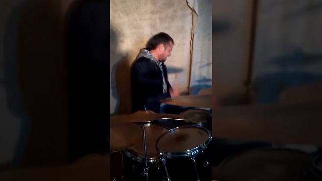 Впервые на ударных:) Спасибо Пашке! смотреть онлайн