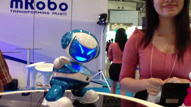 MRobo - танцующий робот смотреть онлайн