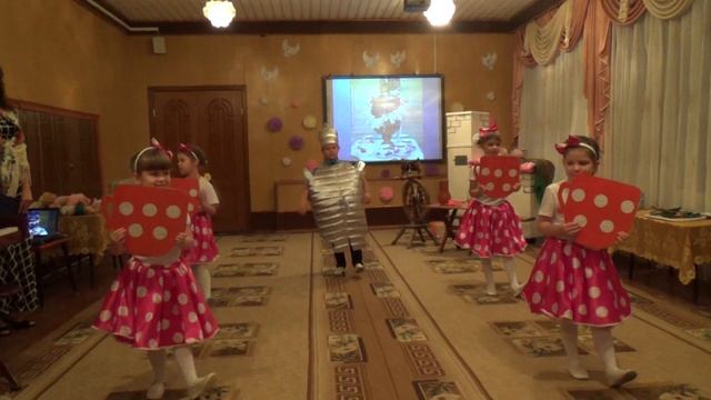 Танец "Жил-поживал Самовар" исполняют воспитанники гр. №11 СП "ЦРР - д/с "Сказка" смотреть онлайн