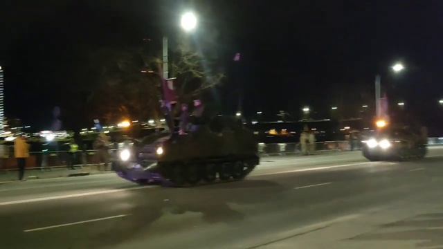 ночной парад, Рига. финальный прогон 2023. 105 лет независимости Латвии смотреть онлайн