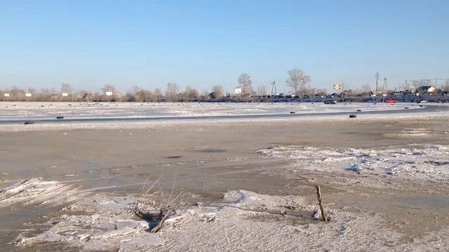Ледовые баталии Абакан 26.01.2014. Передний привод липа Ока vs. Ваз 21099 смотреть онлайн