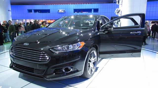 2014 Ford Fusion Titanium At NAIAS Auto Show смотреть онлайн