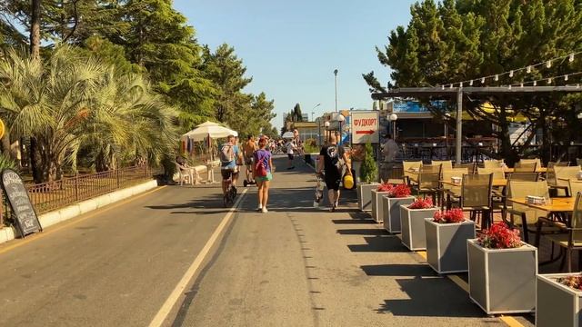 КУРОРТНЫЙ ГОРОДОК ?| июль ЖАРА невыносимая | АДЛЕР СЕГОДНЯ 2023 | В 4K #41 смотреть онлайн