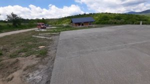 Железобетонная плита с несъёмной опалубкой на забивных сваях, на участке с перепадом высот