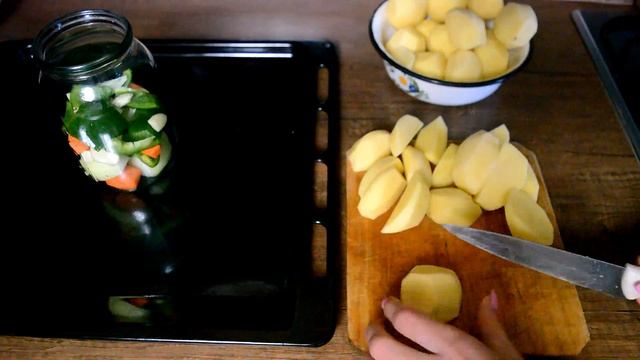 Курица на банке смотреть онлайн