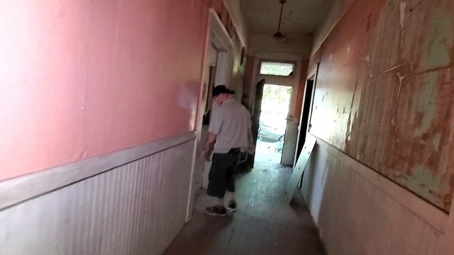 ДОМ ДЛЯ СВЕКРОВИ НА КУРЬИХ НОЖКАХ В ПРИДАЧУ!