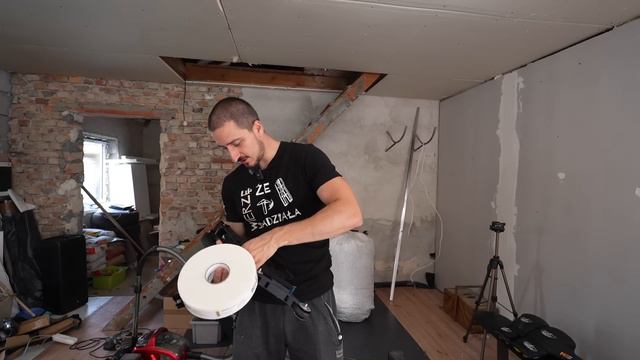 ROBIE OGROMNY I TANI GARAŻ смотреть онлайн