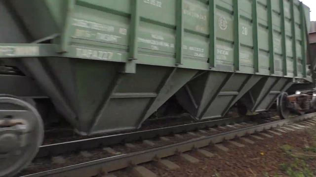 Тепловоз 2ТЭ25КМ-0292 с грузовым составом смотреть онлайн