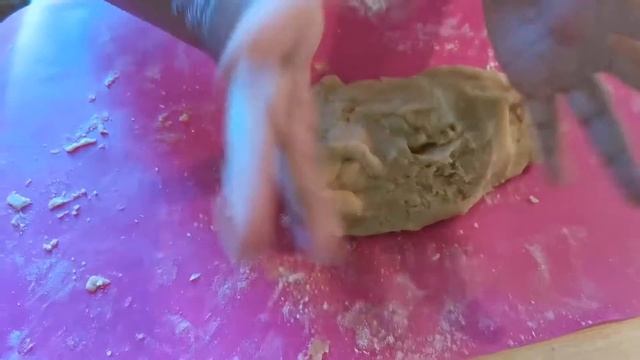 Сегодня печём супер хрустящие печенье с M&M's! смотреть онлайн