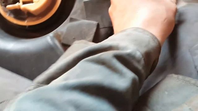 снятие топливного бака и замена датчика уровня топлива на ситроен берлинго смотреть онлайн