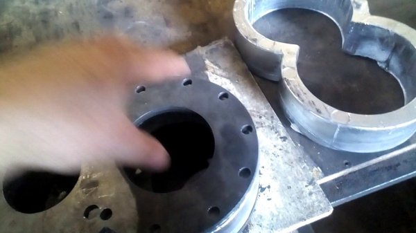 Продолжаем строить мини погрузчик Helper