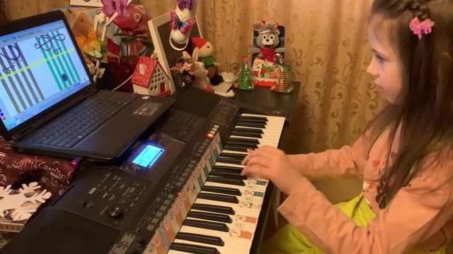 Liza. Чтение нот с листа на 2 презентации «Hark! The Herald Angels Sing» смотреть онлайн