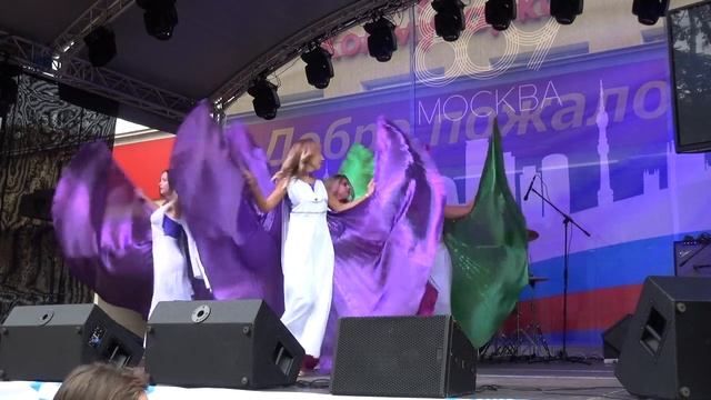Студия танца "Восточная сказка" - танец "Крылья". День города Москвы 2016 смотреть онлайн