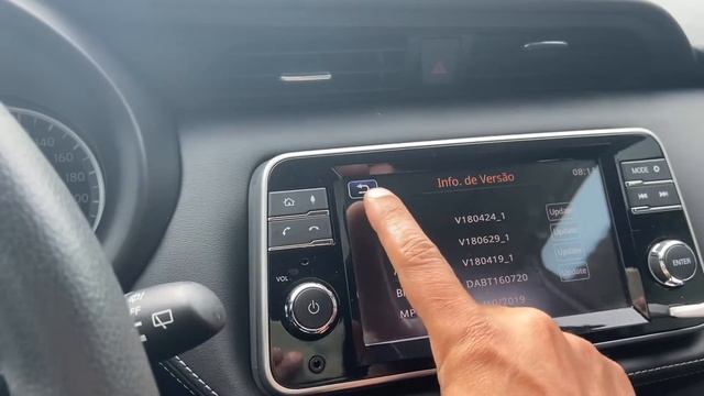 Kicks 2020 - Desbloqueando da central Multimídia pra ver vídeo em movimento. смотреть онлайн