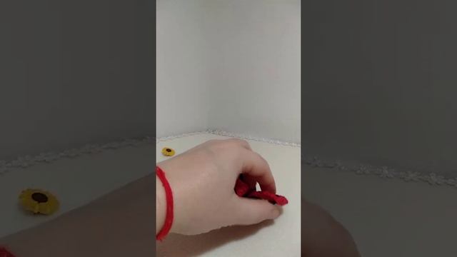 тактильная божья коровка для развивающего цветочка - подвески смотреть онлайн
