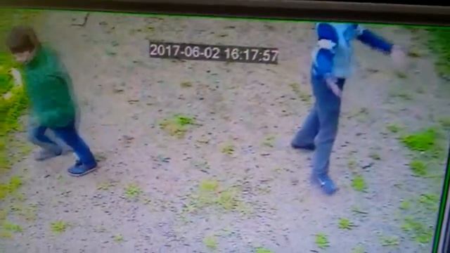 "детишки"_резвятся, бьют камеры в детских.саду, Владивосток,ул.гульбиновича смотреть онлайн