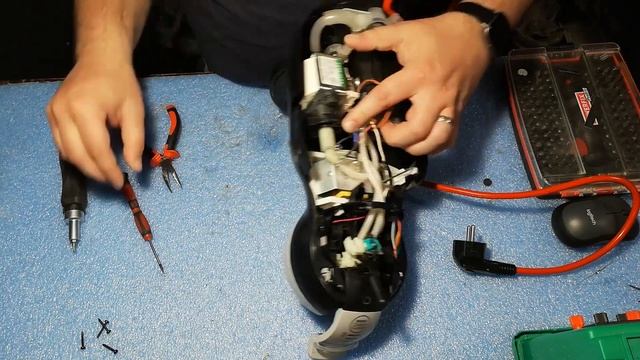 DOLCE GUSTO Mini Me - Step By Step Disassembly - NESCAFE Krups KP120