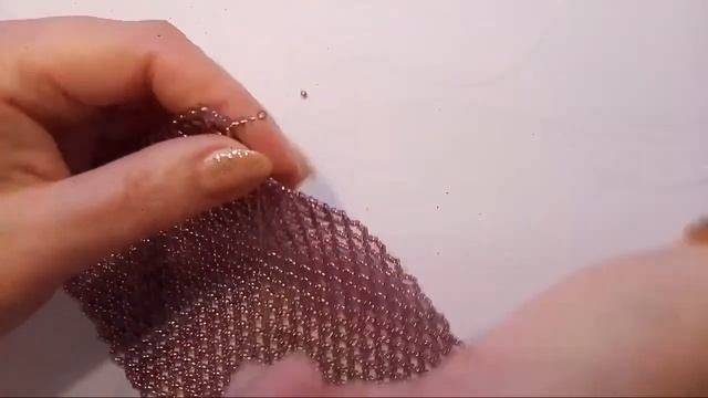 Плетем из бисера косметичку . смотреть онлайн