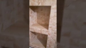 Облицовка короба с нишами. Рельефная плитка с квадратным рисунком