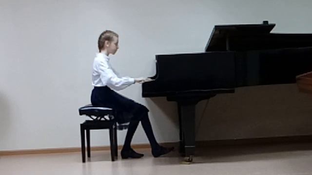 Головатова Елизавета, 2 возрастная группа, ДШИ №8, И.Гайдн Соната Ми-минор, 1 часть смотреть онлайн