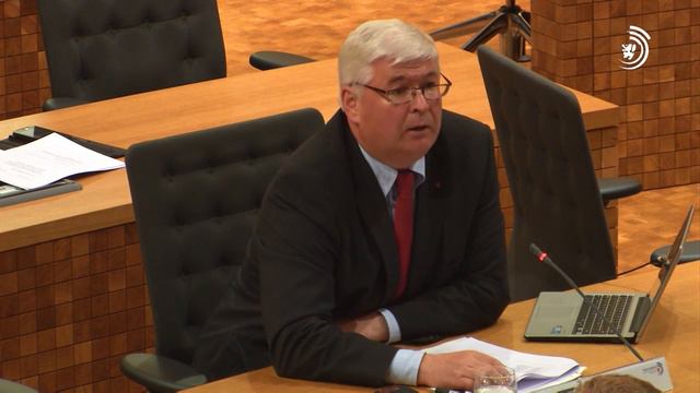 06.06.2016 - Thema Sparpolitik Und Investitionskapazität Im Parlament – Anhörung Im Ausschuss 1