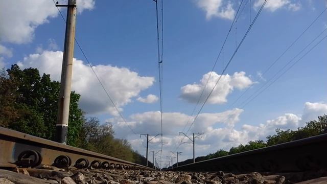Камера под Скоростной поезд. Скоростной поезд пролетел над камерой. Телефон под Скоростным поездом смотреть онлайн