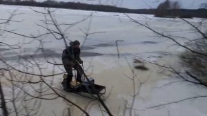 мото сани Богатырёва через промойну