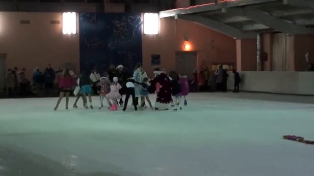 Игры с дедом Морозом, догонялки смотреть онлайн