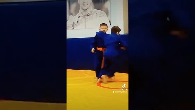 #judo #дзюдо Вот как отробатывают олимпийские чемпионы! смотреть онлайн