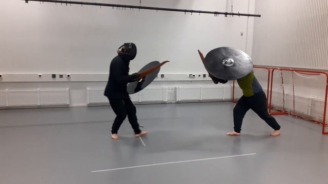 Testing weapon simulators in safety gear 1 - Blades and shields. смотреть онлайн