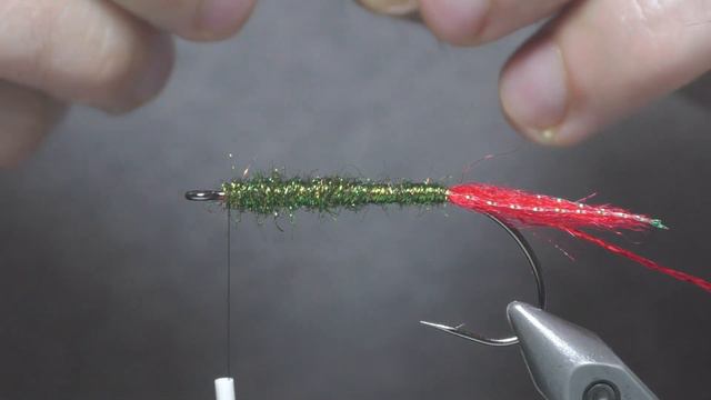Tying a Streamer Peacock Red Tail for Trout - Fly Tying Tutorial смотреть онлайн