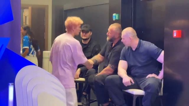 ДАНЯ МИЛОХИН ВЗЯЛ СОВЕТ У ОХРАННИКА смотреть онлайн