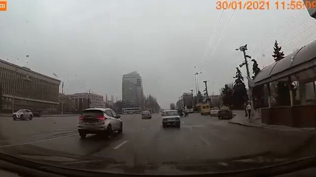 Мать переходит дорогу в неположенном месте смотреть онлайн