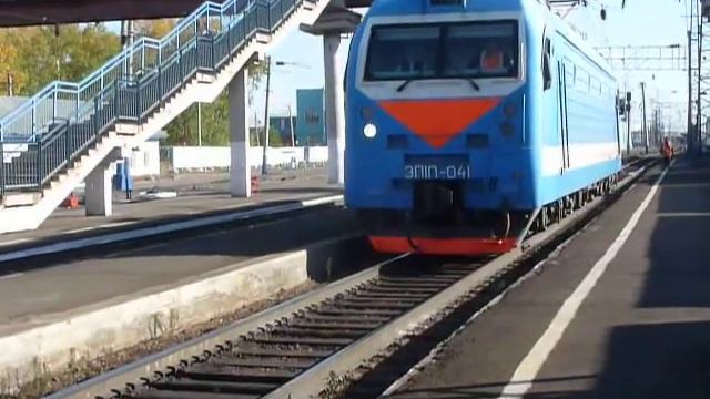 Электровоз ЭП 1П-041 на станции Нижнеудинск смотреть онлайн