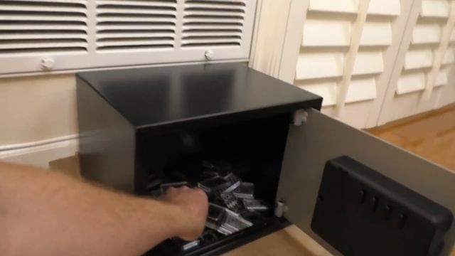 Opening the Game Master's Top Secret Abandoned Safe!! смотреть онлайн