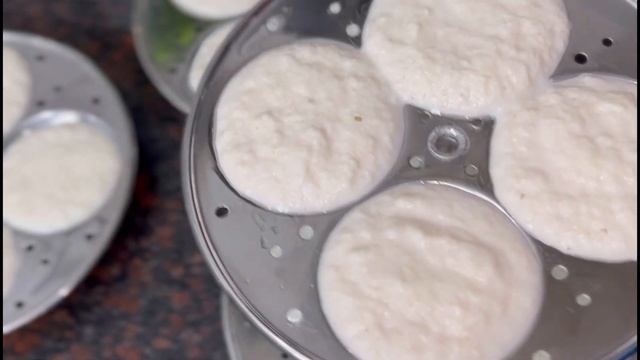 Spongy & fluffy sooji idli | Sooji idli recipe | Sirf 1 trick se banayen hamesha market jaisi idli смотреть онлайн