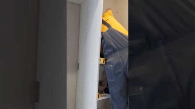 Монтаж кухонного гарнитура. Ремонт квартир под ключ в Омске. смотреть онлайн