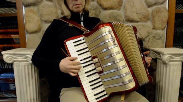 3302 - Red Hohner Concerto II Piano Accordion MM 34 72 $799 смотреть онлайн