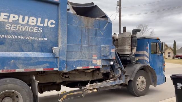 Republic Services: Mack LEU Heil Durapack Python Garbage Truck Collecting Cool Carts смотреть онлайн
